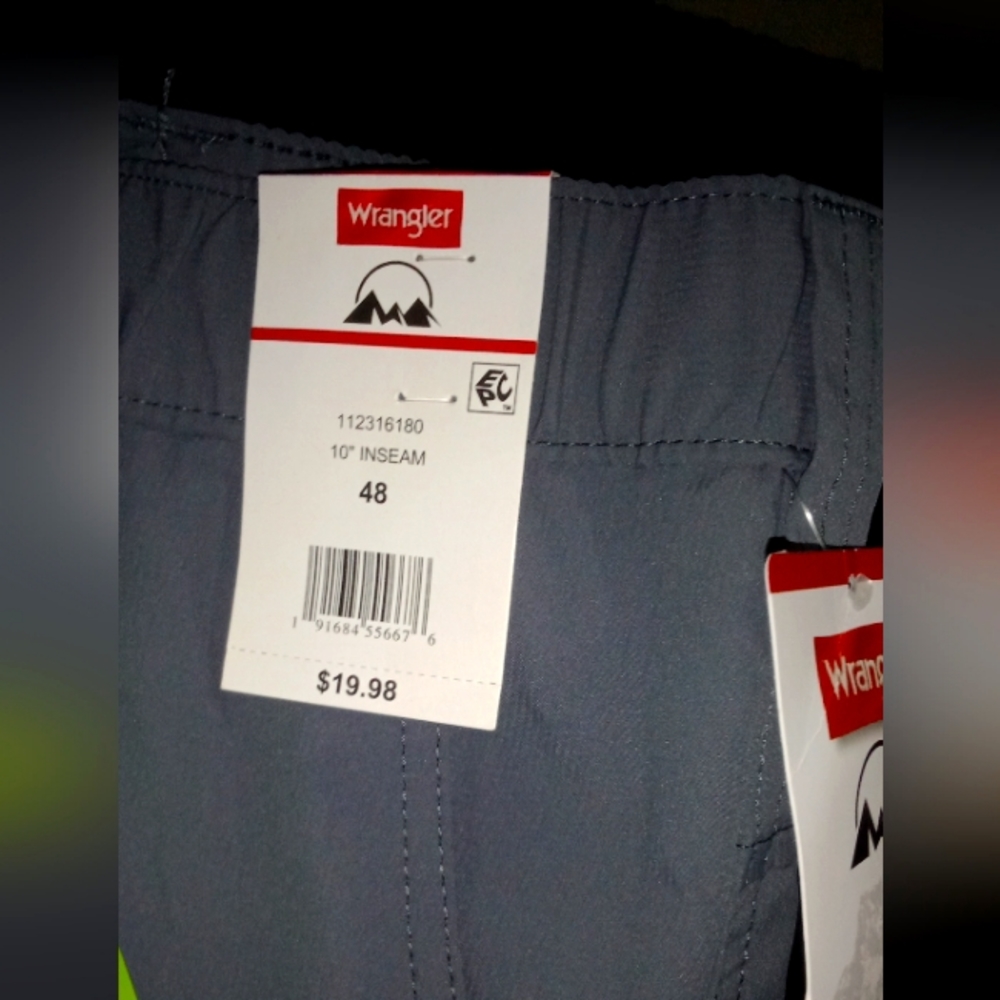 Wrangler performance utility relaxed fit shorts new with tags size 48